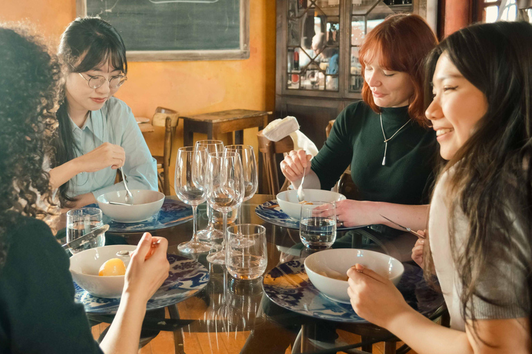 Lisbon: Graça Food & Wine Tour in Traditional Taverns Food & Wine Walking Tour