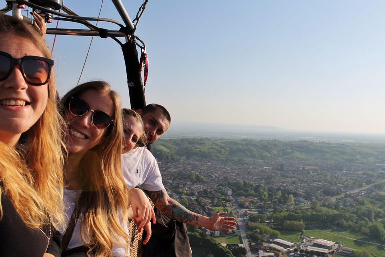 Milano: volo in mongolfiera a S. Colombano al Lambro nei giorni ferialiMilano: Voli in mongolfiera a S. Colombano al Lambro nei giorni feriali