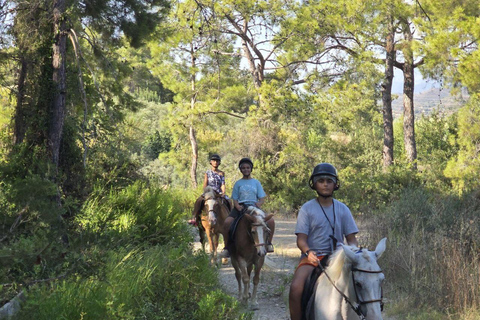 Side: Horse Safari and Family Activity Park Entry 2-Hour Extended Horse Safari Experience