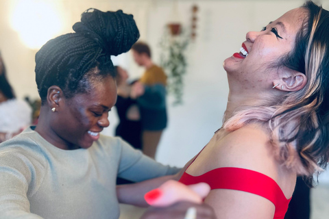 Barcelona: Rooftop Tango Lesson with Drinks and Videos