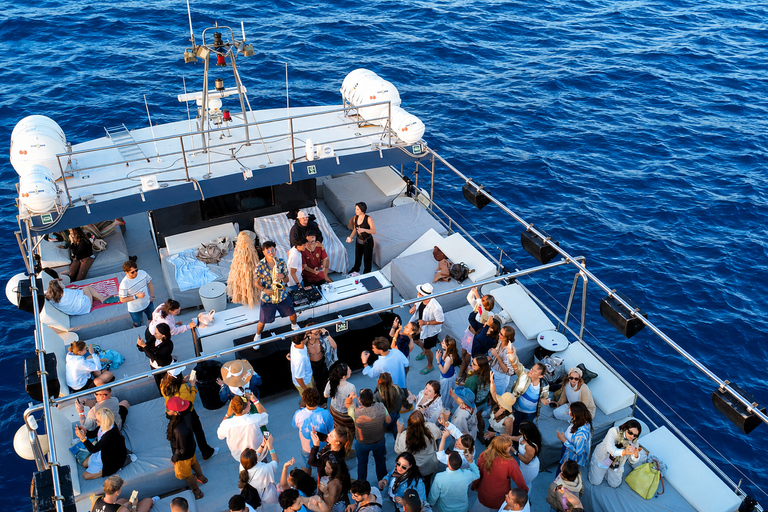 Ibiza: Boat to Formentera with VIP bed, open bar, breakfast, lunch, dinner Full Experience with Sunset (in advance, phase 3)