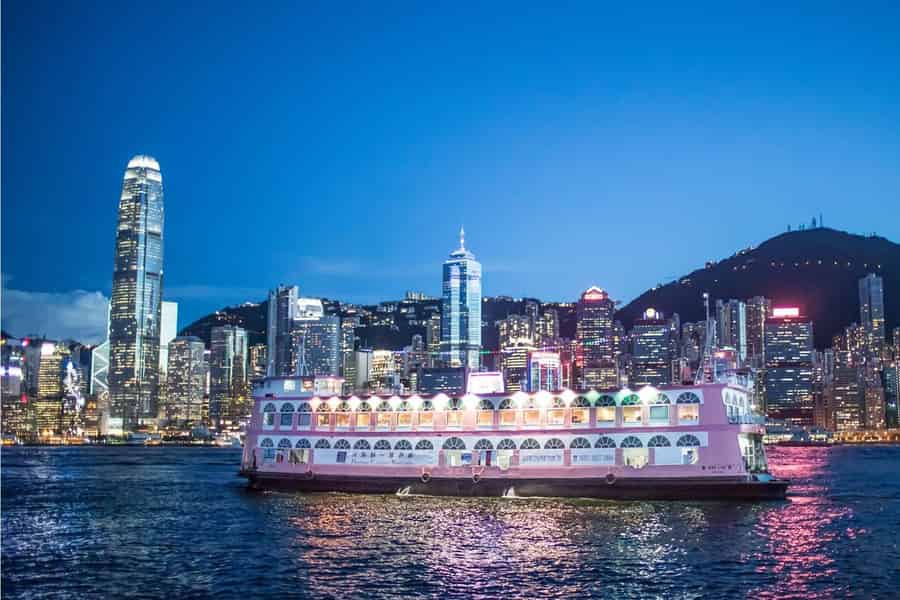 Hongkong: Nachtkreuzfahrt & Abendessen vom Buffet mit Hotelabholung. Foto: GetYourGuide