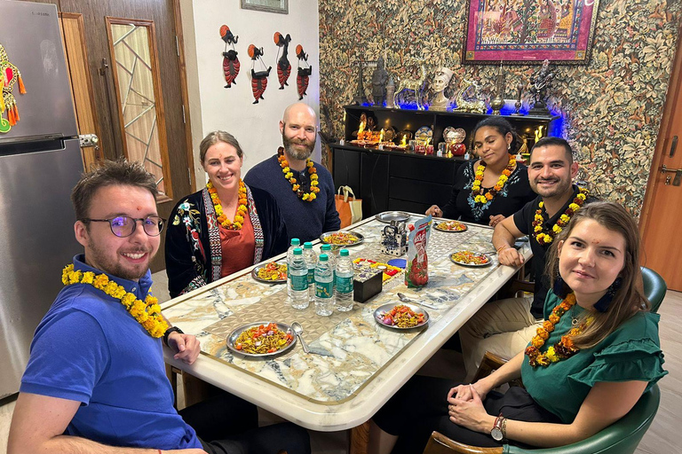 Cocina comida india con una familia local en su casa tradicionalDesayuna, come o cena según el horario que elijas