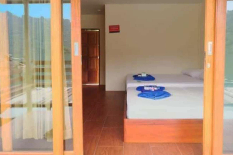 Khao Sok: Overnight Raft House Cheow Lan Lake & Coral Cave Option 1: Join Trip Raft House with Fan & *Shared Bathroom