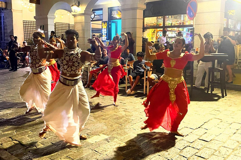Colombo: Nightlife Tour with Tuk Tuk and Guide