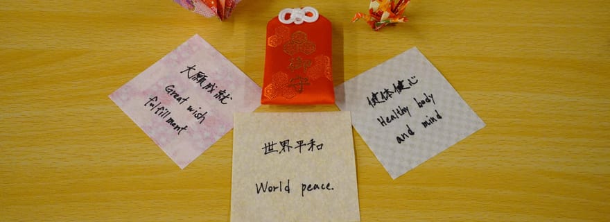 Hiroshima: Origami crane experience and offering(with charm)