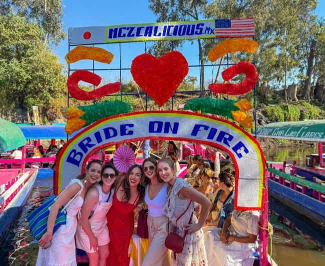 Ciudad de México: fiesta en barco en Xochimilco con barra libre