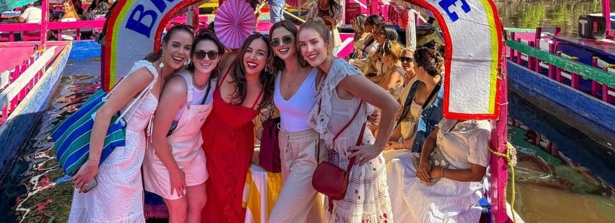 Città del Messico: festa in barca a Xochimilco con bevande illimitate