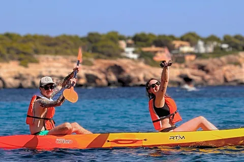Mallorca: Kajak en peddelsurf excursie door kristalheldere watergrotten
