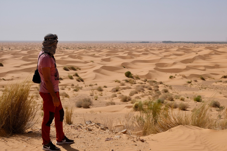 Tour de 1 día combinado por el desierto de Ksar Ghilane y Ksar Jouamaa