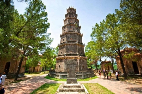 Hue Dragon Boat Tour om de pagode en koninklijke graven te bezoeken