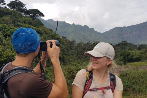 纳克尔斯峰探险和希洛亚村露营 2 日游