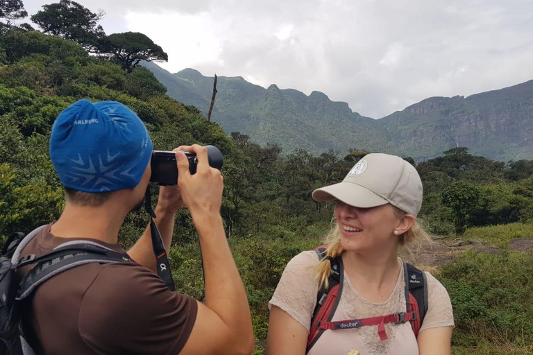 纳克尔斯峰探险和希洛亚村露营 2 日游