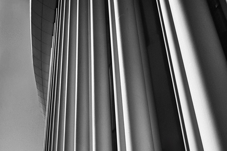 Luxembourg: Private Photo Session – Capture Stylish MemoriesPremium Session — 60 minutes | 12 edited photos | €170