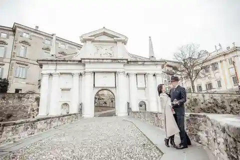 Bergamo: Professional private photo shoot in the Upper Town