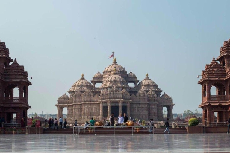 Nueva Delhi: Visita al Templo de Akshardham con Espectáculo de Agua y LuzVisita al Templo de Akshardham con Espectáculo de Agua y Luz, todo incluido