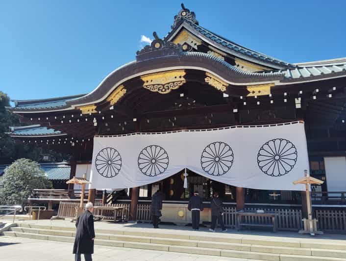 Tokyo War History Tour: Yasukuni Shrine & War Museum