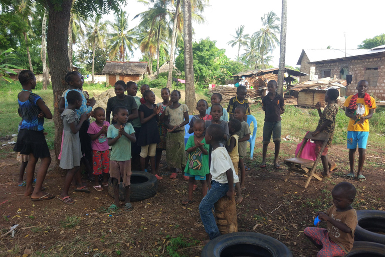 Mombasa: Nguuni Wildlife Walk & Mijikenda Village Experience