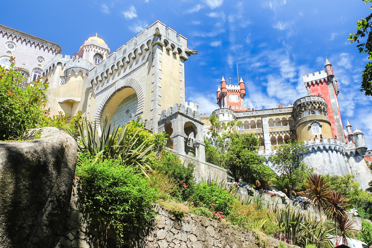 Sintra: Entrébiljett till Pena-palatset och parkenSintra: Standard entrébiljett till Pena-palatset och parken