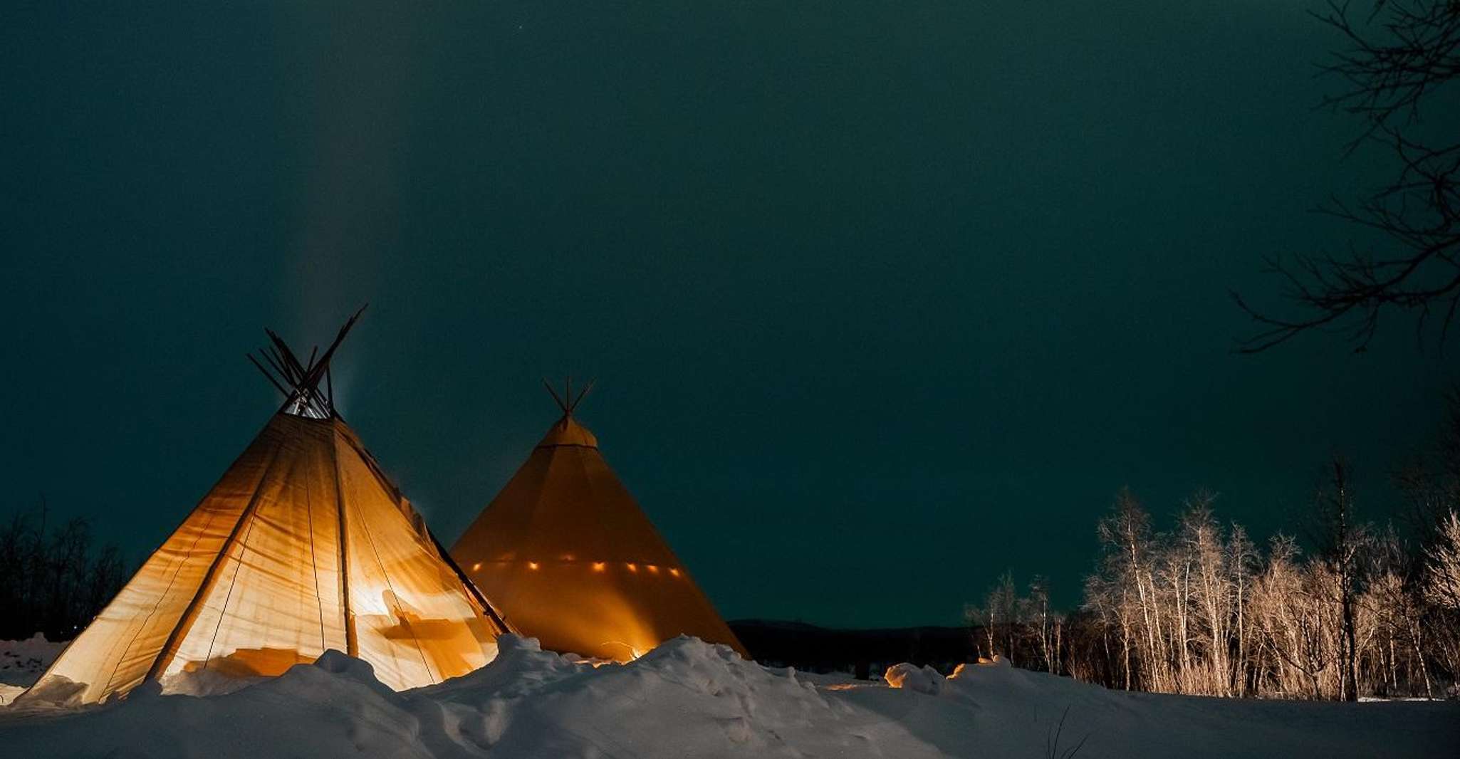 Genießen Sie die Aurora Show auf dem Berg Inc Tipi Dinner - Hizvo