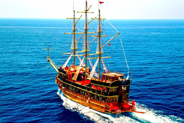 Alanya: Premium Boat Tour with Lunch and Free Soft DrinksAlanya: Boat Tour Meeting at the port