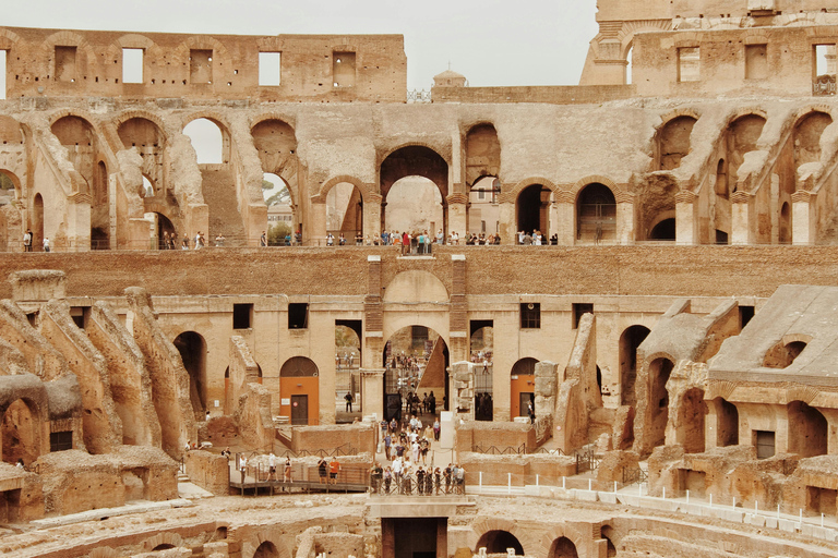 Roma: Tour guidato del Colosseo e della Roma Antica