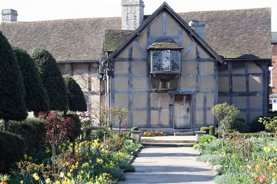 Stratford , Quirky self-guided smartphone heritage walks - Housity