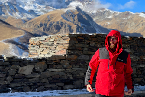 En gemensam transfer från Tbilisi till Kazbegi (Stepantsminda)