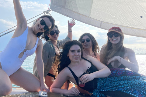 Visite privée du coucher de soleil ou de la baie avec boissons et tapas gratuitesExcursions privées au coucher du soleil ou dans la baie avec boissons et tapas gratuites