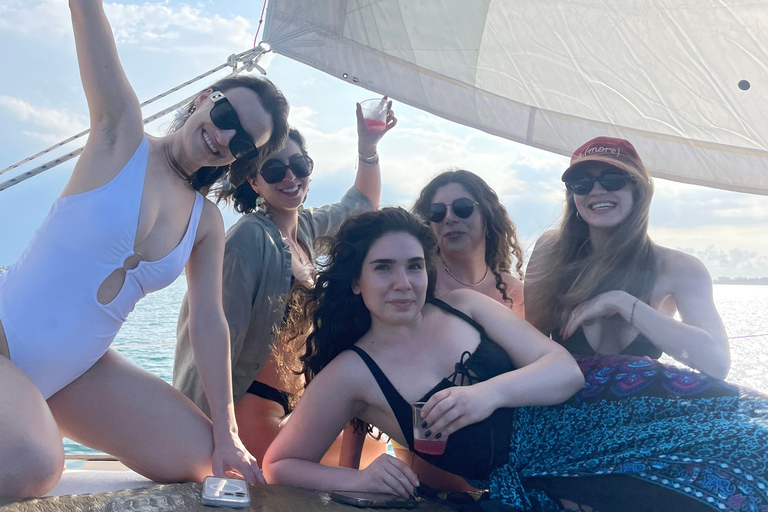 Visite privée du coucher de soleil ou de la baie avec boissons et tapas gratuitesExcursions privées au coucher du soleil ou dans la baie avec boissons et tapas gratuites