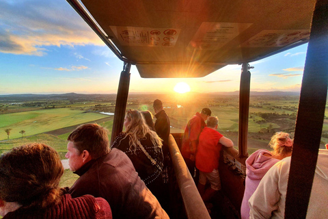 Gold Coast: Hot Air Balloon Flight, Sparkling Wine & Photos
