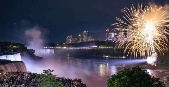 Niagarafälle: Skylon Tower, Feuerwerk und Rundgang Kanada