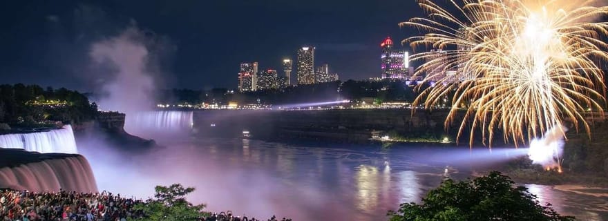 Chutes du Niagara : tour Skylon, feux d'artifice et visite à pied au Canada