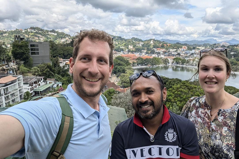 Kandy: UNESCO Heritage City Tour by Local Bus