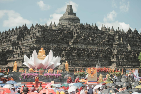 Borobudur Vesak Lantern 2026: Magical Night Tour