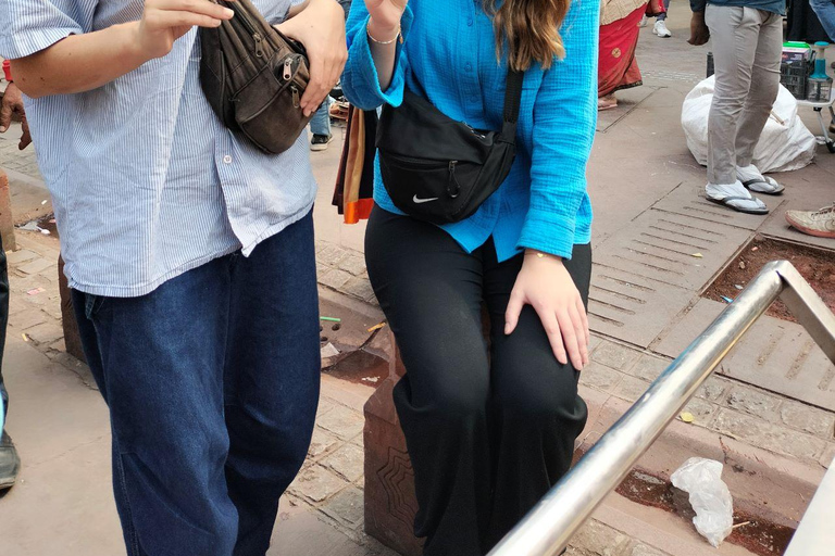 Mercado nocturno y comida callejera en Delhi (medio día, guiado por mujeres)Mercado de día y comida callejera en Delhi (medio día, guiado por mujeres)