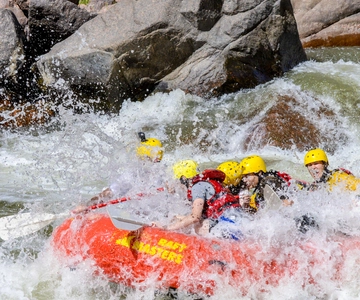 Cañon City: Royal Gorge Rafting with Wetsuit, Lunch & Photos