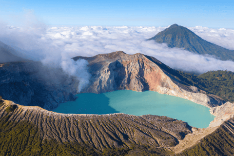 Banyuwangi: Ijen Crater and Bromo Mountain 2-Day Tour