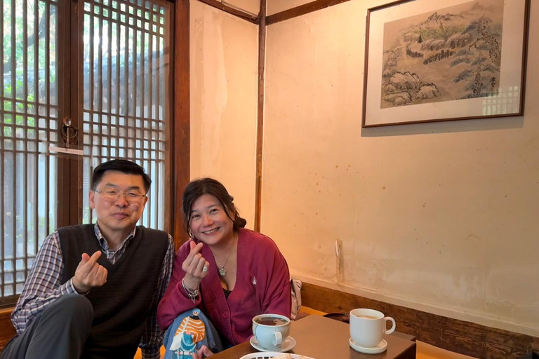 Seoul: Guided Walking Tour for Seniors with Breaks