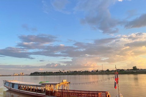 Vientiane: Mekong River Sunset Cruise with Snacks & Drinks