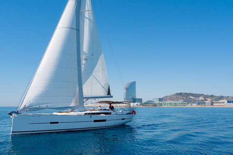 Barcelona: Sailing with Open Bar, Catalan Snack & Swim Stop