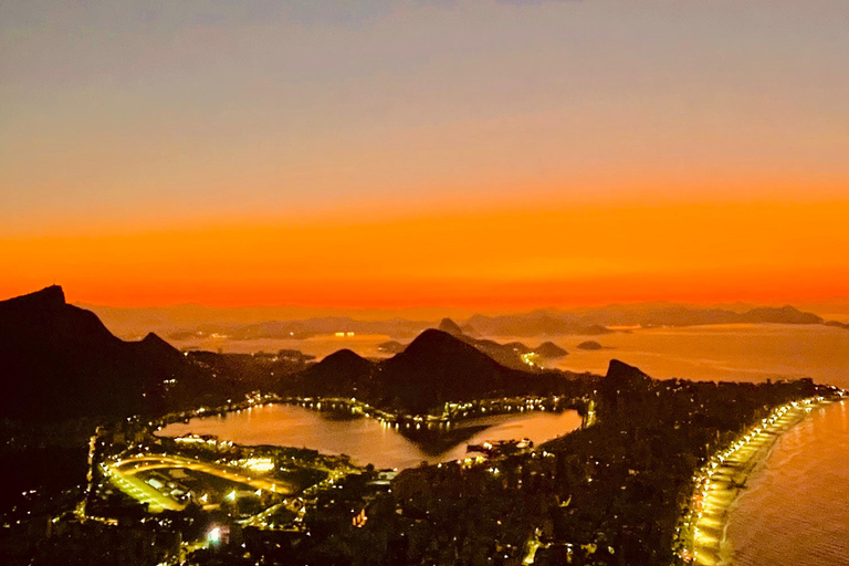 Caminhada ao nascer do sol no Pico Dois Irmãos (ou durante o dia)