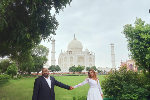 From Delhi: Private Taj Mahal and Agra Day Tour with 5* Meal From Delhi: Tour with Car, Driver, and Guide Only