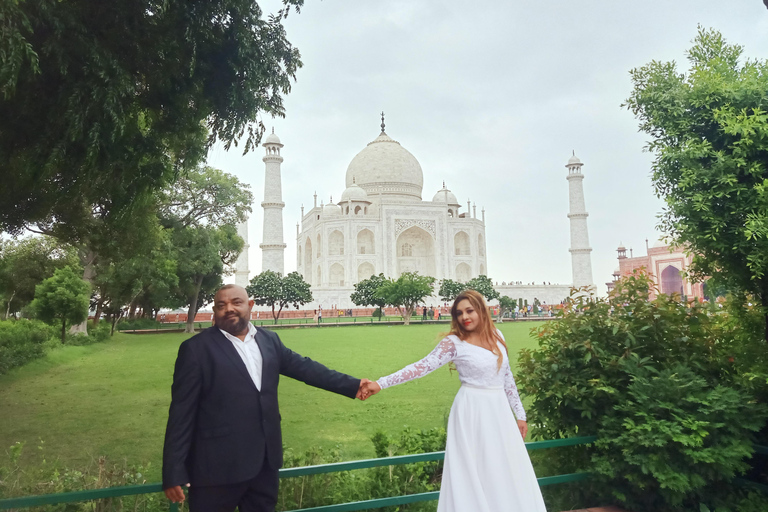 From Delhi: Private Taj Mahal and Agra Day Tour with 5* Meal From Delhi: Tour with Car, Driver, and Guide Only