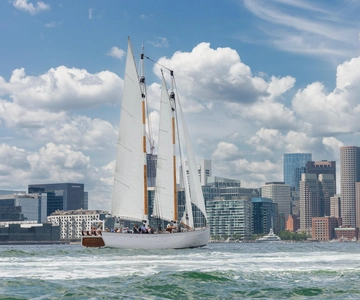 Boston: Downtown Harbor Sailing Cruise