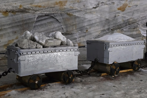 Bucharest: Salt Mine & Dracula's Tomb Day Trip