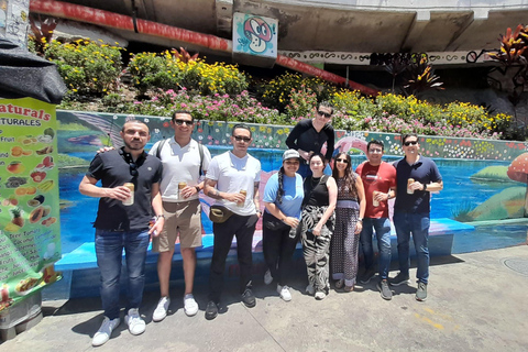 Medellín: Experience Comuna 13 with a local guide and weave your own souvenir [Max. 8]