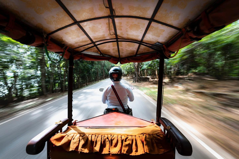 Siem Reap: Private Angkor Wat Tuk-Tuk Tour in Spanish Angkor Wat Sunset & Small Circuit (Spanish-Speaking Guide)