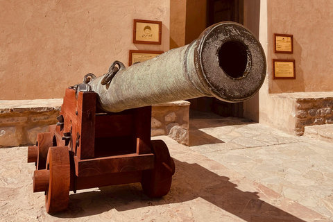 Tour de día completo al Zoco, Castillo y Fuerte de Nizwa, Barakat Al Mouz