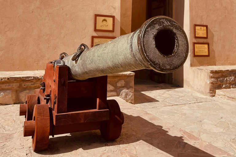 Całodniowa wycieczka do Nizwa Souq, Castle &amp; Fort, Barakat Al Mouz